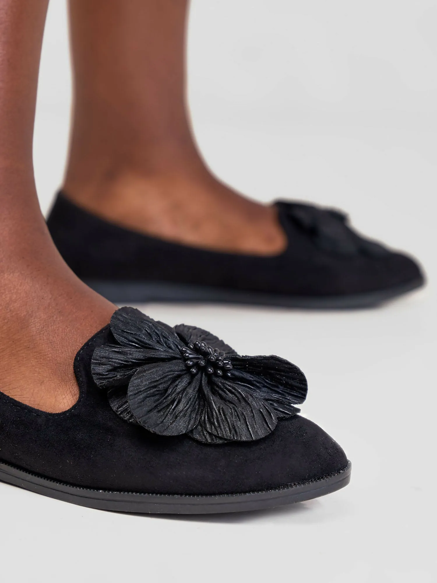 Be Unique Timeless Flowerhead Loafer - Black