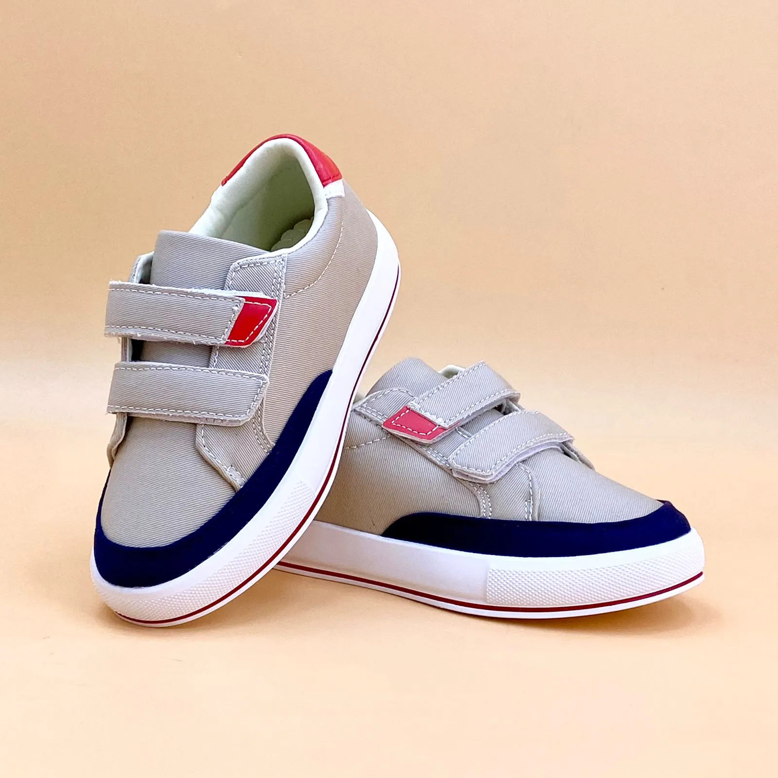 NEW ,  KIDS SHOES SIZE FROM 20 TO 37 K80